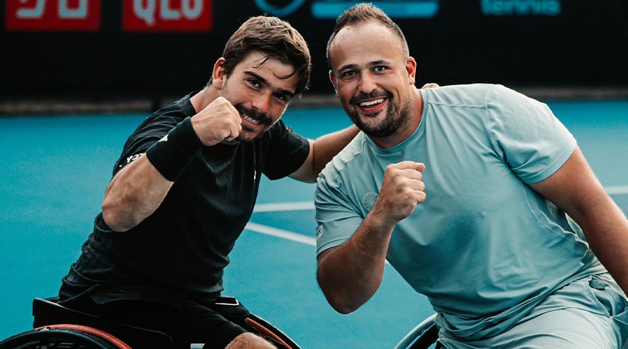 Tom Eberink (rechts) met zijn dubbelmaat.